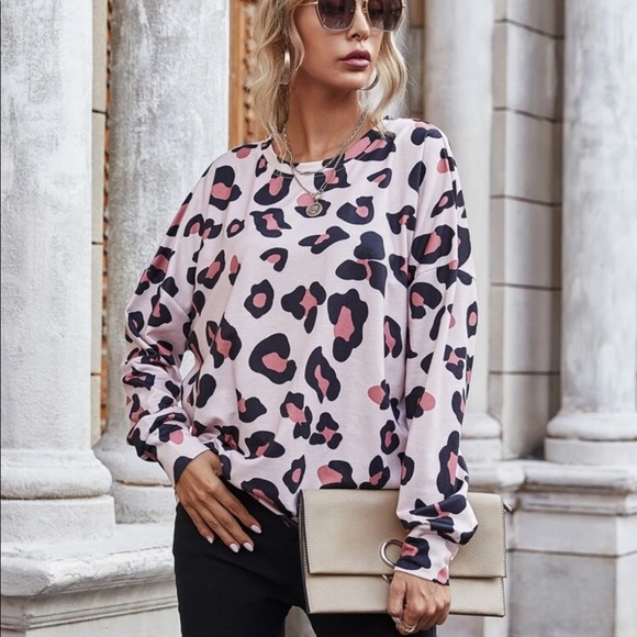 Tops - Pink Leopard print oversized slit side sweatshirt
